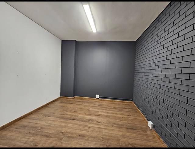 530M² WAREHOUSE TO LET IN LONGLAKE